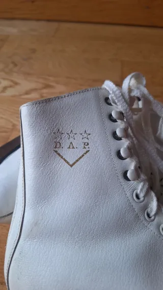 Patines de hielo blancos, num 36. Marca D.A.P.