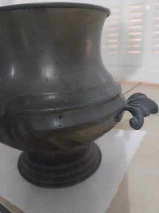 Vecchia biscotteria in peltro