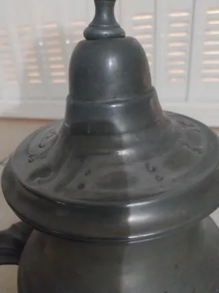 Vecchia biscotteria in peltro