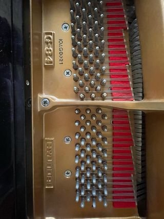 Piano de Cola Hyundai en muy buen estado.