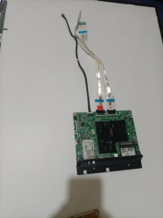 Televisor LG 55' UHD AI ThinQ Vendo componentes