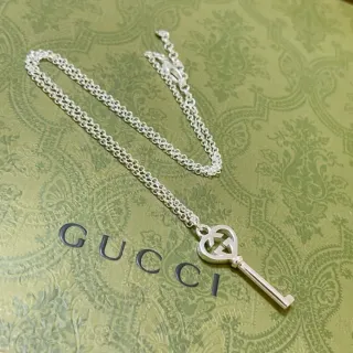 Collar Gucci Corazón Llave Plata