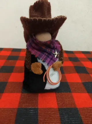 Gnomo Cowboy con cappello e corda