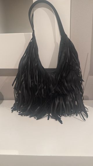 Bolso de hombro polipiel flecos negro