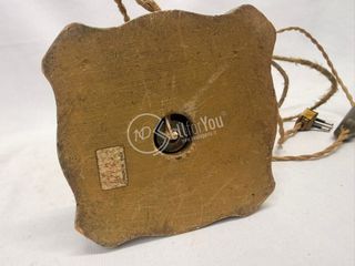 Lampada da tavolo in legno decorata