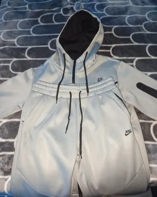 Conjunto Nike Tech Hombre Gris y Negro