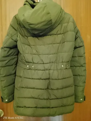 Chaquetón verde oliva acolchado con capucha