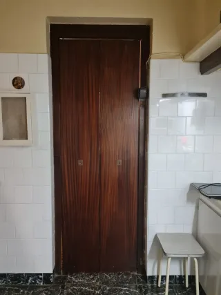 Puerta doble de madera