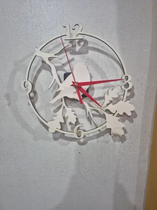 Orologio da parete a forma di cuore con farfalle