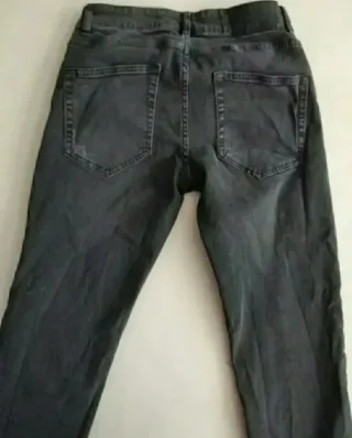 Vaqueros Inside Negros Desgastados