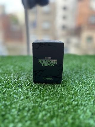 Reloj Casio x Stranger Things AQ-800EST-1A