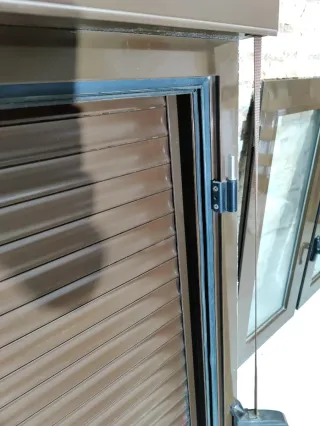 Ventana Aluminio con Persiana 106x131.5cm Climalit