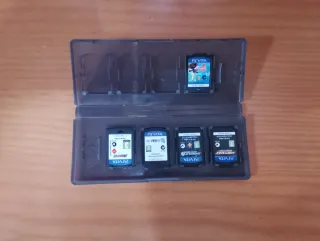 PS Vita Sony + 2 fundas + 5 juegos+cable