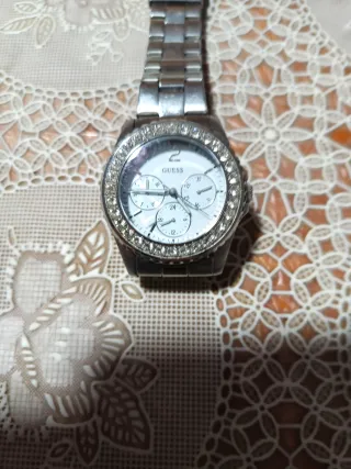 Reloj Guess Mujer Plateado y Blanco