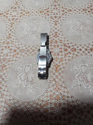 Reloj Guess Mujer Plateado y Blanco