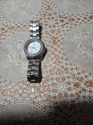 Reloj Guess Mujer Plateado y Blanco