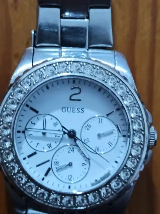 Reloj Guess Mujer Plateado y Blanco
