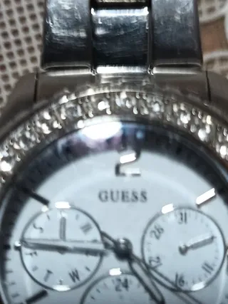 Reloj Guess Mujer Plateado y Blanco
