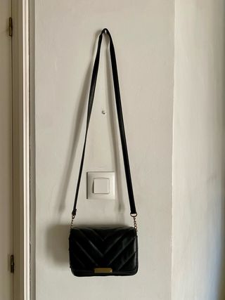 Bolso negro mujer acolchado