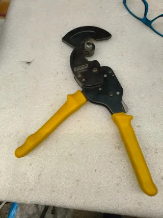 Baudat ecs 13. Tagliacavi.