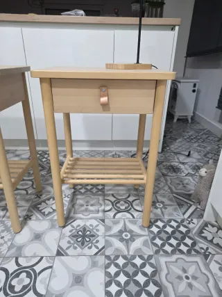 Mesita de noche Ikea madera