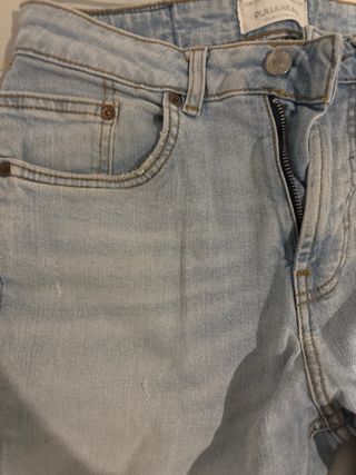 Vaqueros cortos rotos