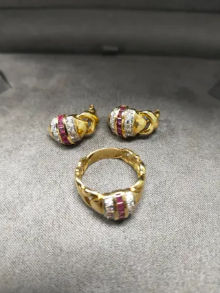 Anillo Oro 18k con Rubíes y Diamantes