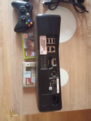 Xbox 360 Slim + 2 Juegos