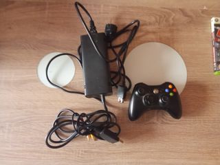 Xbox 360 Slim + 2 Juegos
