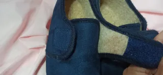 Zapatillas de señora azul con velcro