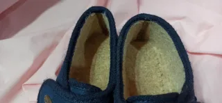 Zapatillas de señora azul con velcro