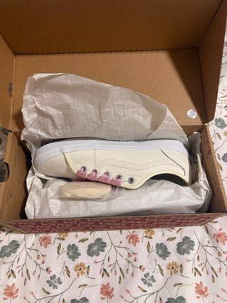 Zapatillas Vans Beige con Lazos Rosas
