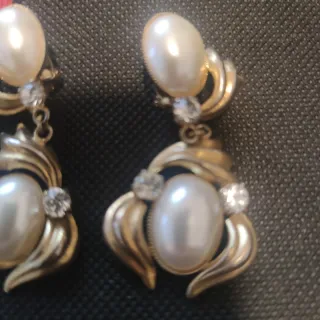 Orecchini pendenti perle e strass oro