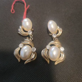 Orecchini pendenti perle e strass oro