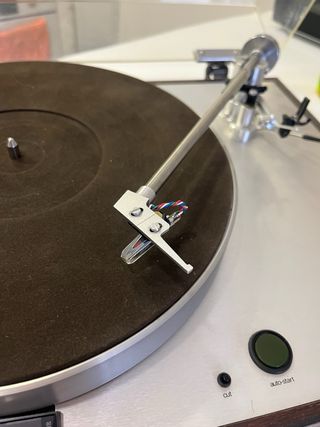 Tocadiscos Vintage Madera y Plata