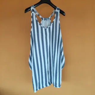 Canotta a righe bianche e blu