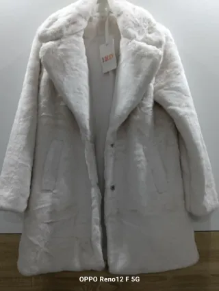 Casaco de pêlo branco