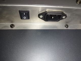 2 Televisores Loewe y Sharp Negros