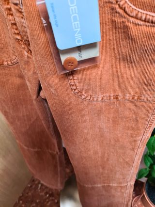 Pantalón de pana mujer nuevo, Decenio 36