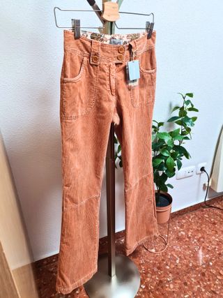 Pantalón de pana mujer nuevo, Decenio 36