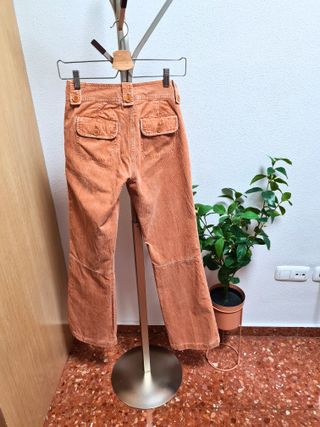 Pantalón de pana mujer nuevo, Decenio 36