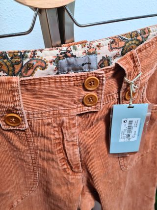 Pantalón de pana mujer nuevo, Decenio 36
