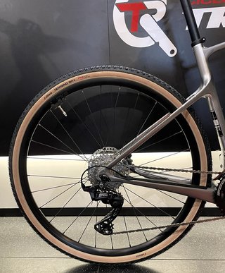 Bicicleta Eléctrica Gravel Cannondale Synapse Neo2