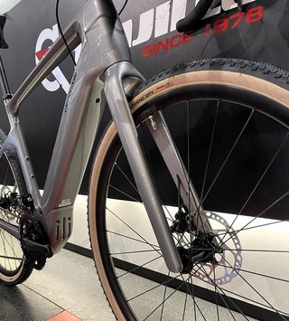 Bicicleta Eléctrica Gravel Cannondale Synapse Neo2