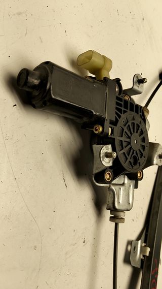 ELEVALUNAS DELANTERO DERECHO HYUNDAI GETZ (TB) (3)