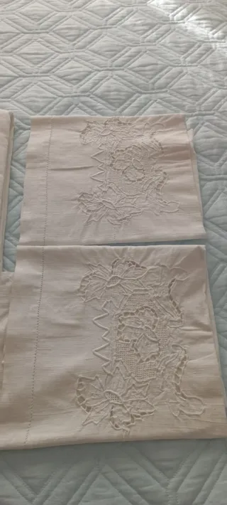 Lenzuolo sopra ricamato vintage