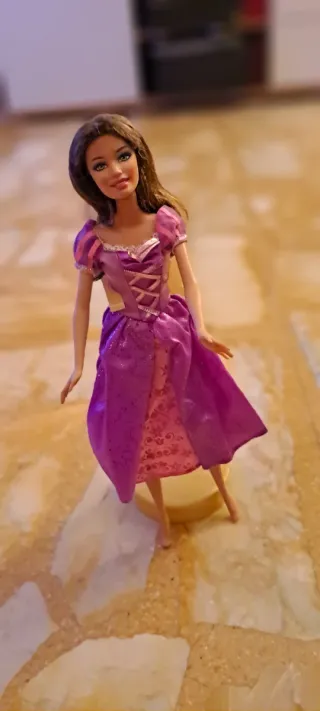 Barbie con vestito viola