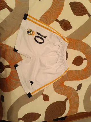 Conjunto R.Madrid niñ@ T26 nuevo, nombre Alejandro