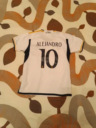 Conjunto R.Madrid niñ@ T26 nuevo, nombre Alejandro