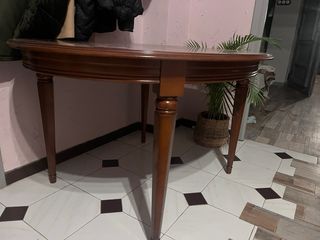 Conjunto mesa madera y 6 sillas. Como nuevo.